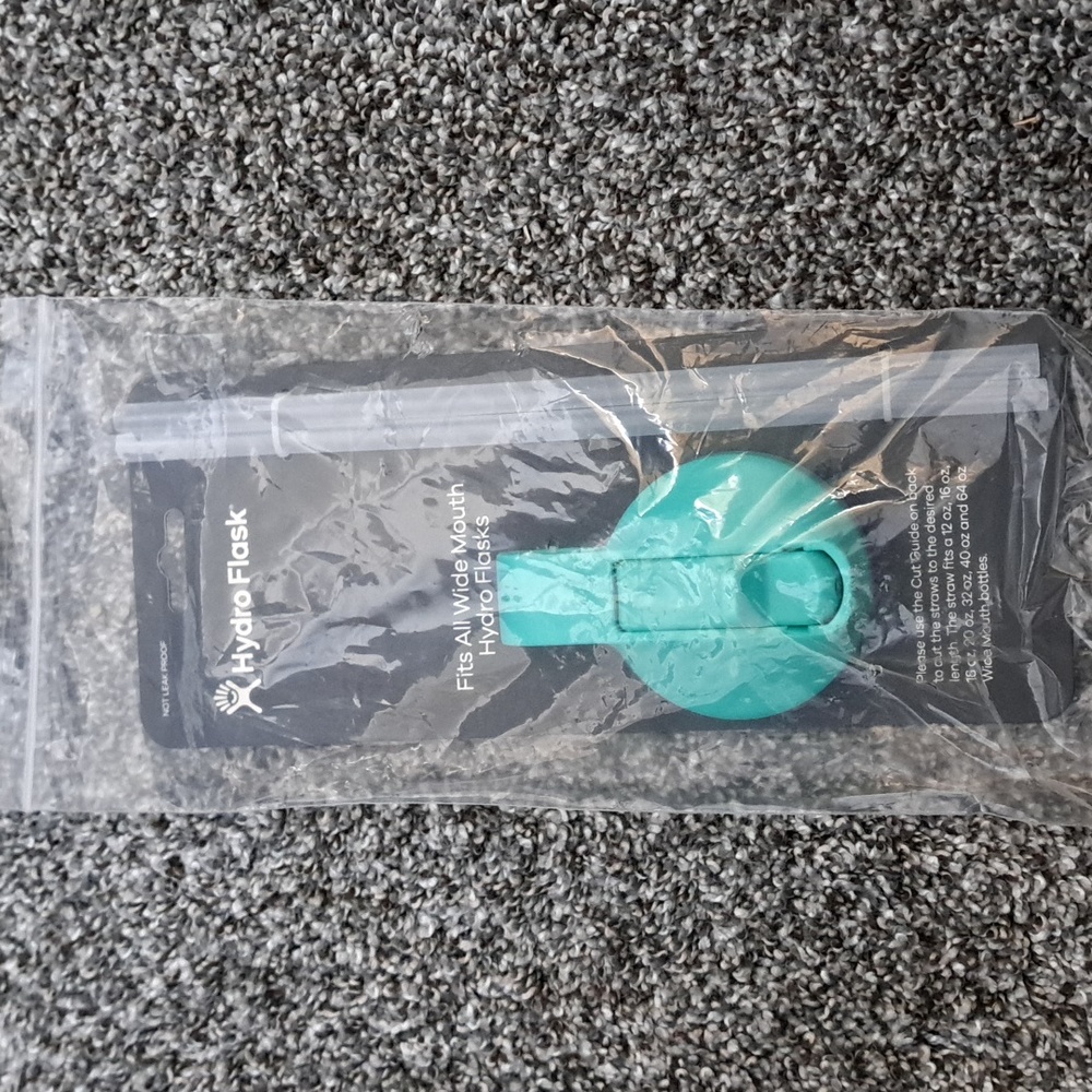 Hydro Flask lid with straws